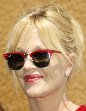 Melanie Griffith w RayBan 3016 - Clubmaster